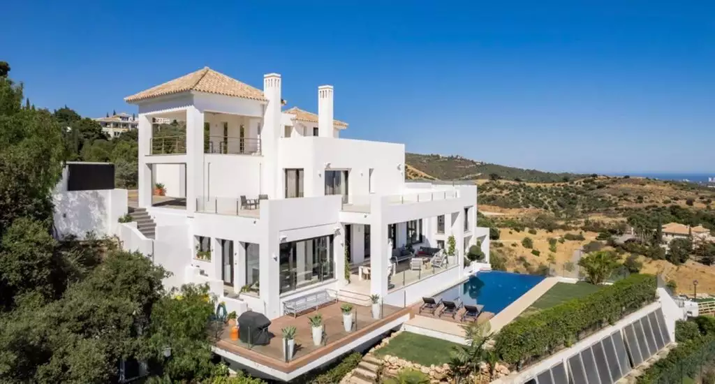 Dreaming of a home in Spain? Overview of a villa in an area with a high quality of life