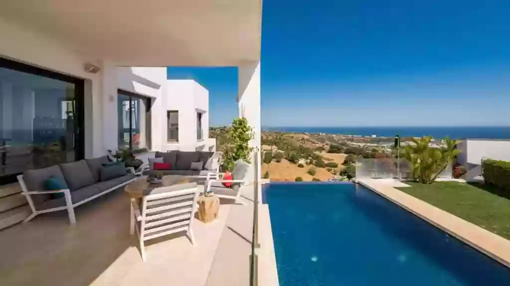 Dreaming of a home in Spain? Overview of a villa in an area with a high quality of life