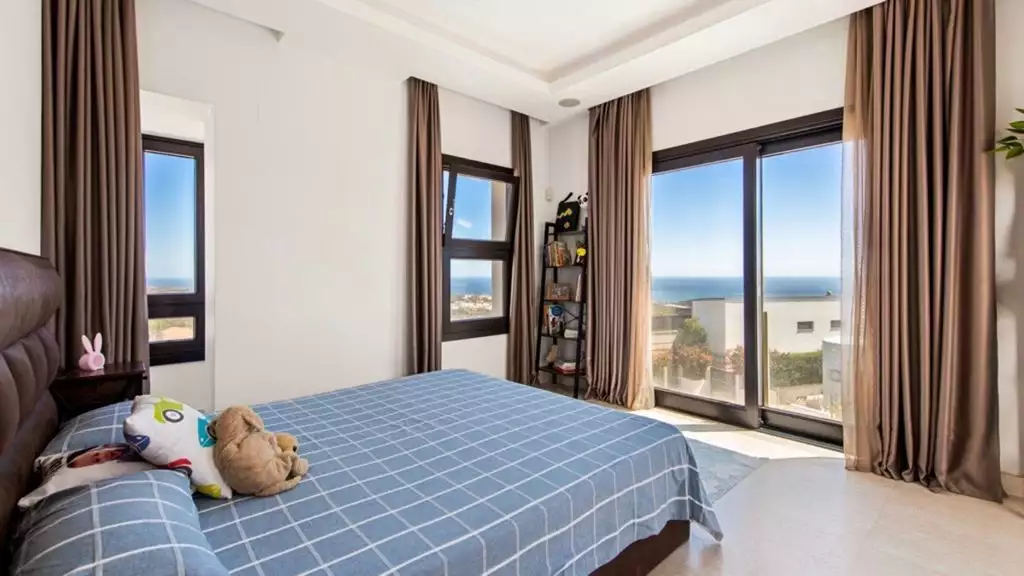 Dreaming of a home in Spain? Overview of a villa in an area with a high quality of life