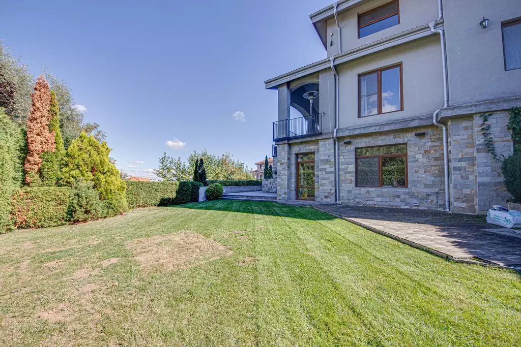 Dream house in Bulgaria = 300m2 + fireplace + winter garden