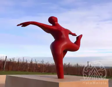 "text": "Research on Art and Culture in Algarve."