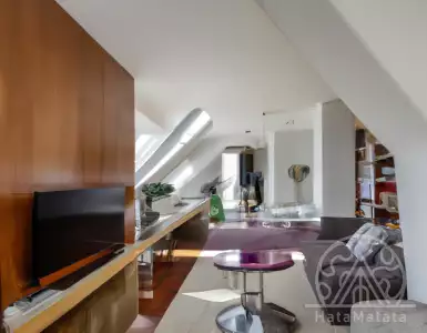 Penthouse with a full floor in Lisbon with24 balconies