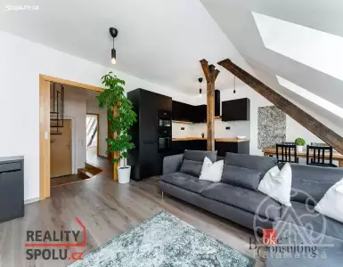 The most comfortable neighborhood for living in the Czech Republic - Vinohrady. Apartment review 93m2