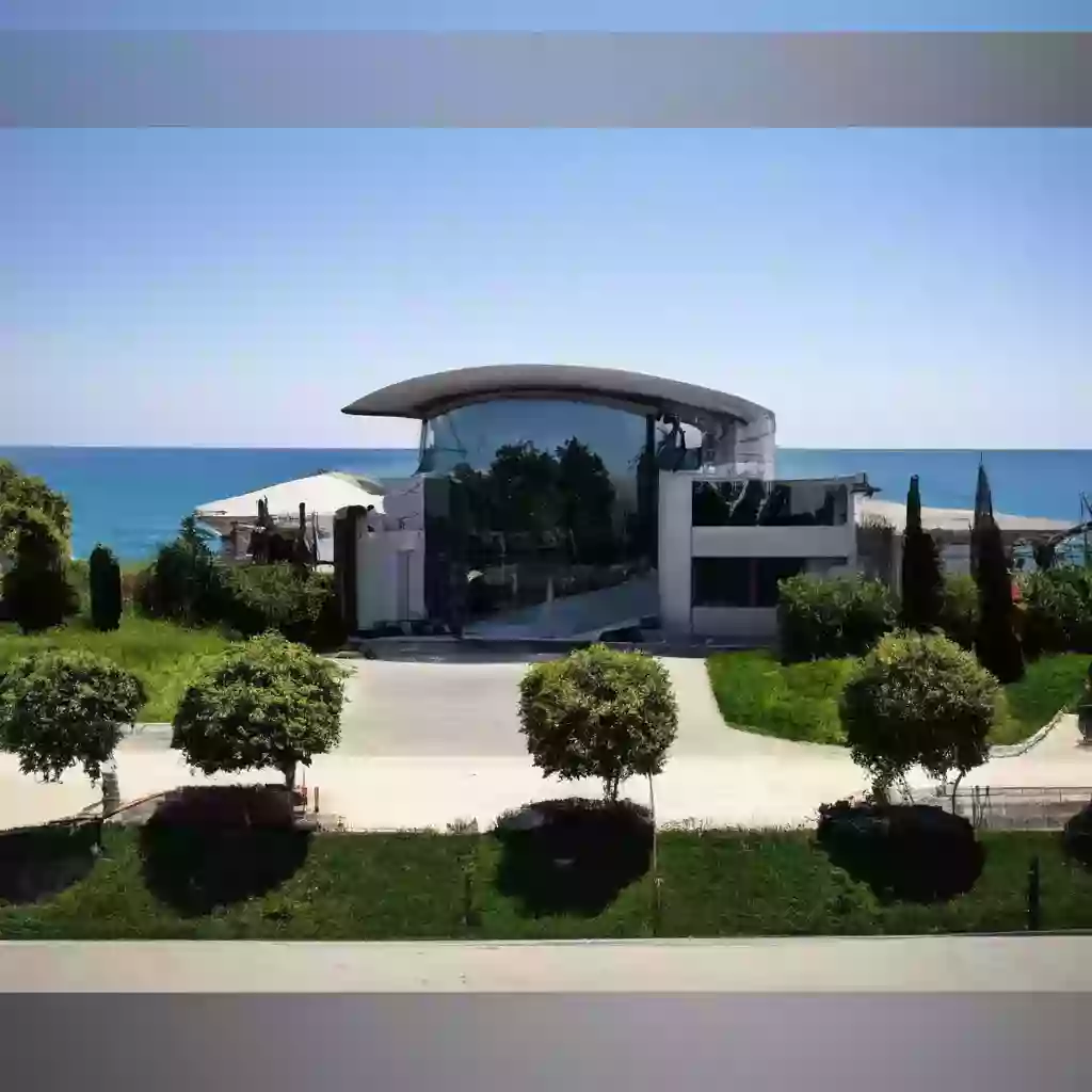 Компания-трендсеттер покупает самое дорогое имущество на Кипре.