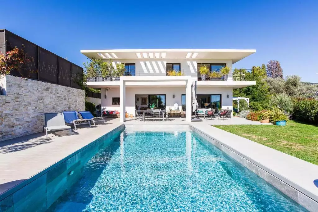 Villa on the Côte d'Azur of France - favorable offers with staged payment