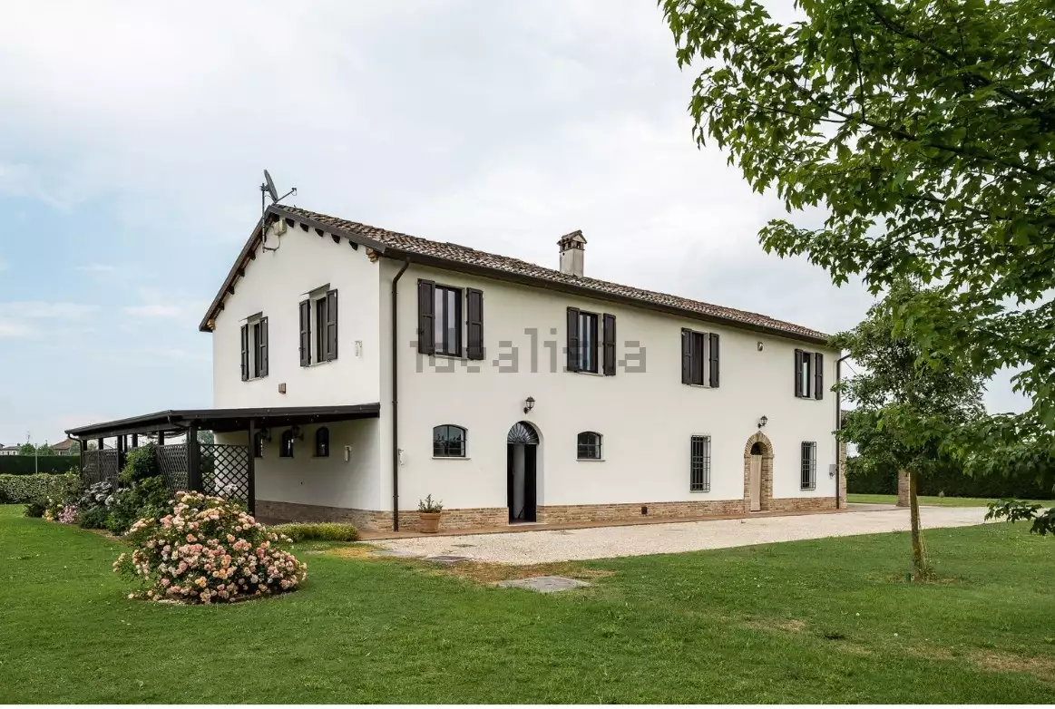 A review of a stunning home in the Roncalceci countryside in Italy - every family's dream come true