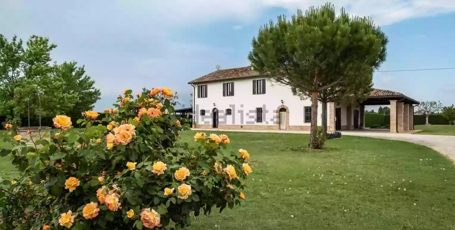 A review of a stunning home in the Roncalceci countryside in Italy - every family's dream come true