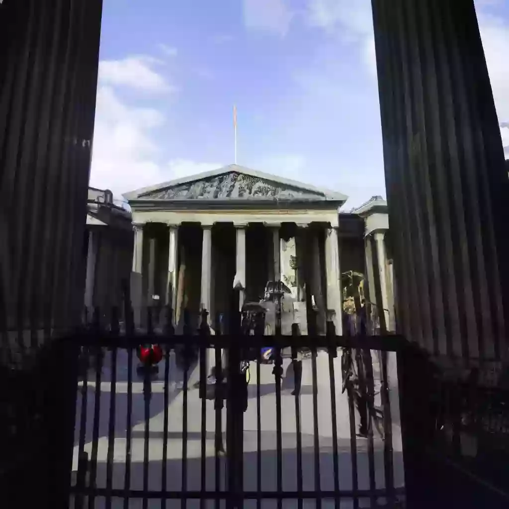 Греция требует возврата артефактов после краж в Британском музее.