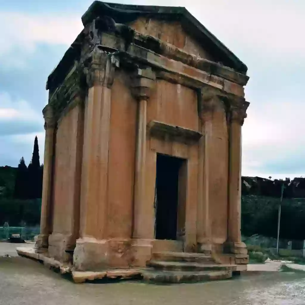 Старейший мавзолей в Риме на Испанию, в Арагонском городке.
