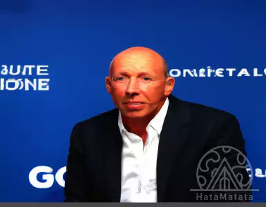 Barry Sternlicht, a billionaire in commercial real estate, has not paid $212.5 million on a mortgage for a skyscraper in Atlanta.