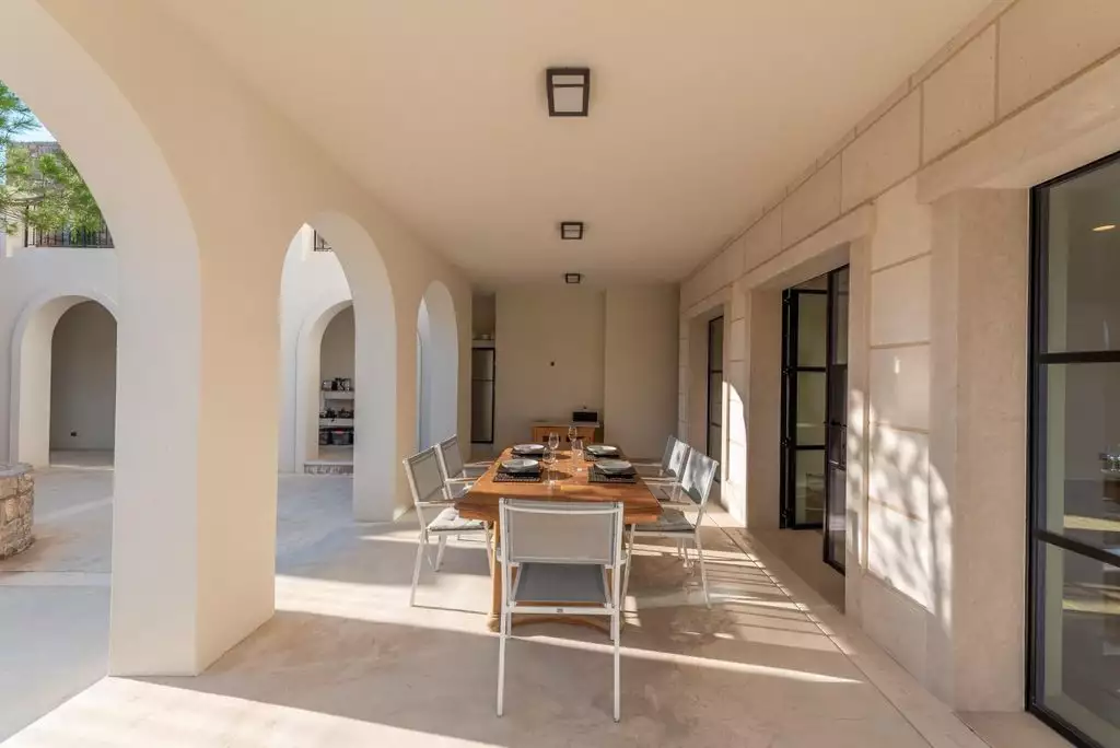 Luxury villa on the Montenegrin coast: a unique opportunity to buy a dream property