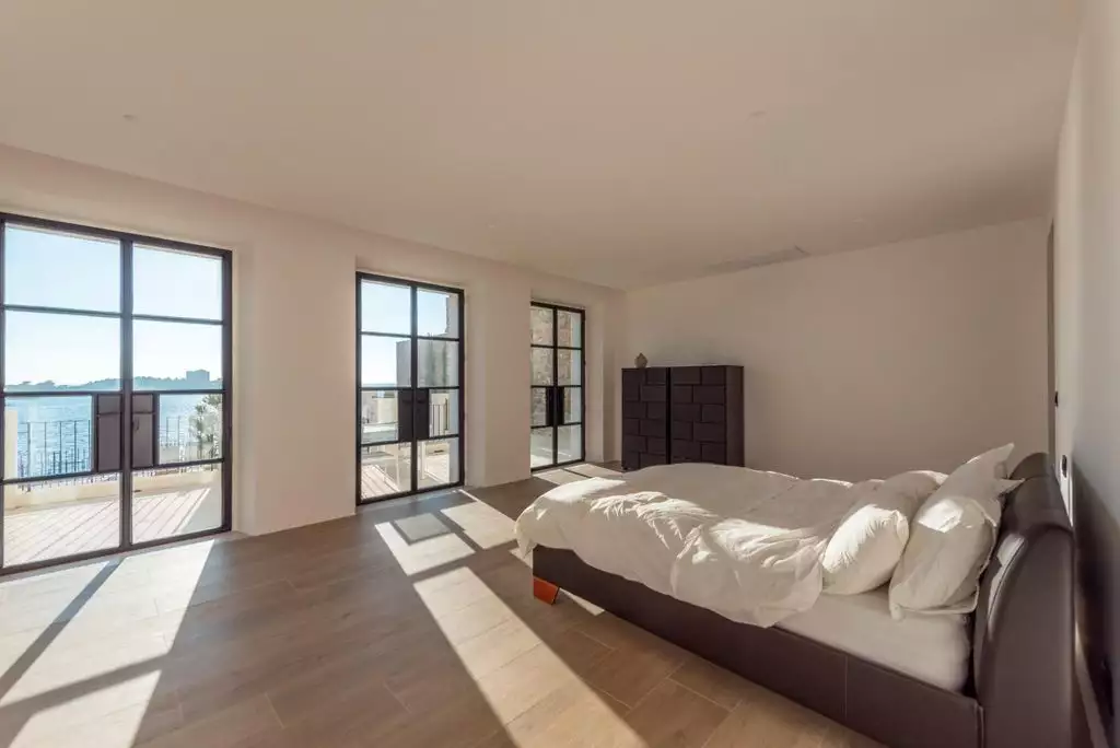 Luxury villa on the Montenegrin coast: a unique opportunity to buy a dream property