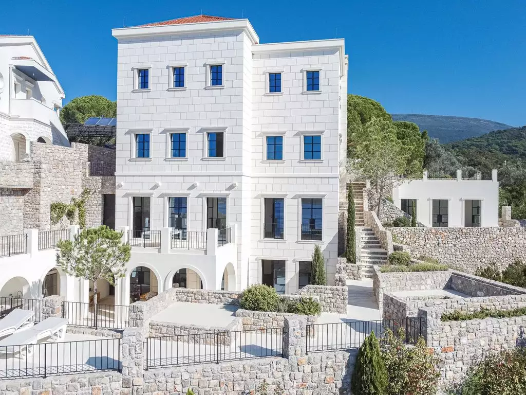 Luxury villa on the Montenegrin coast: a unique opportunity to buy a dream property