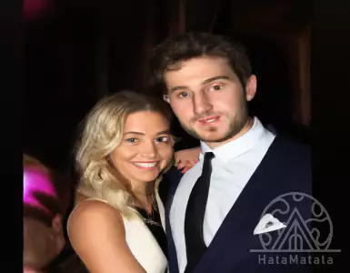 Gon Peregrin and Sophie Turner - a kiss at Gare du Nord?