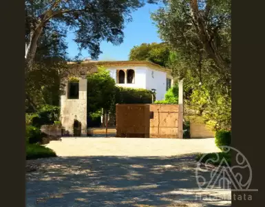 A $37 million Tuscan estate in Los Angeles with the ambiance of 1920s Italian countryside.