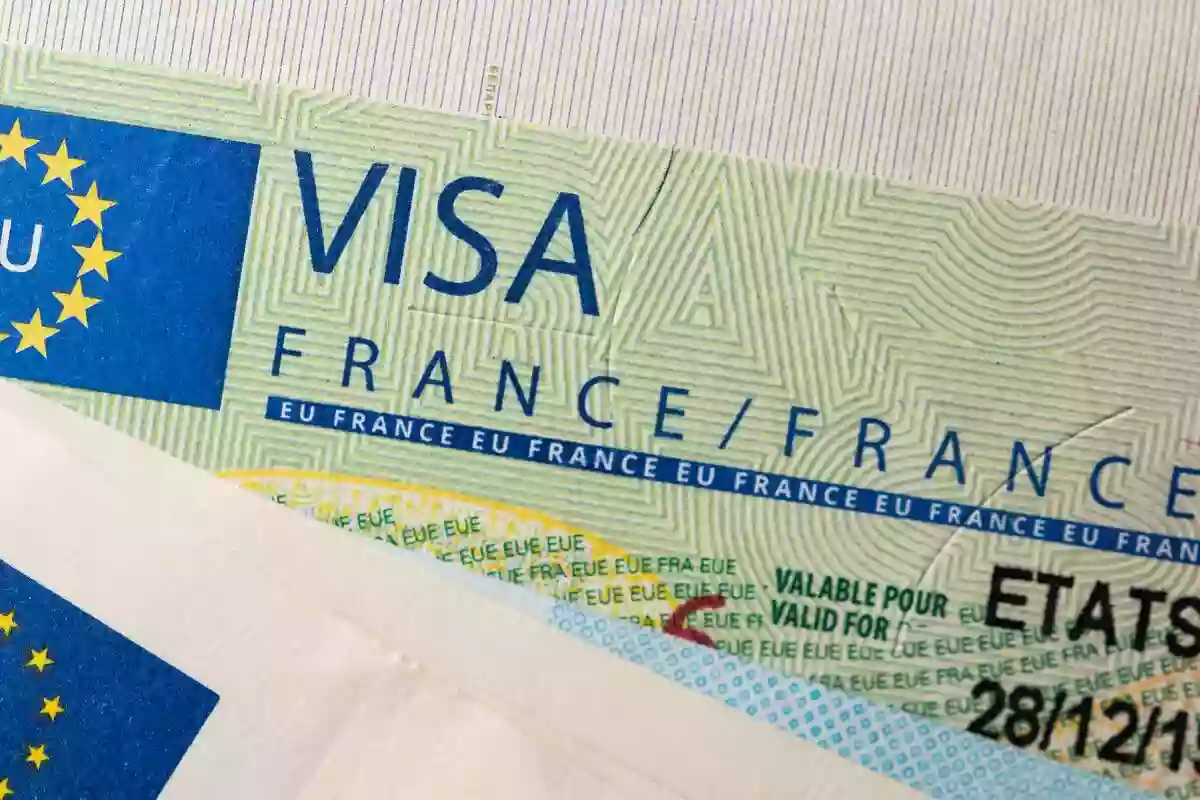 Как открыть визу во Францию: типы виз, особенности, требования к получению