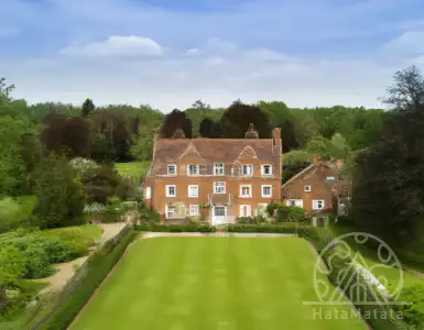 200-acre estate in Grand Hampshire sells for £15m'.