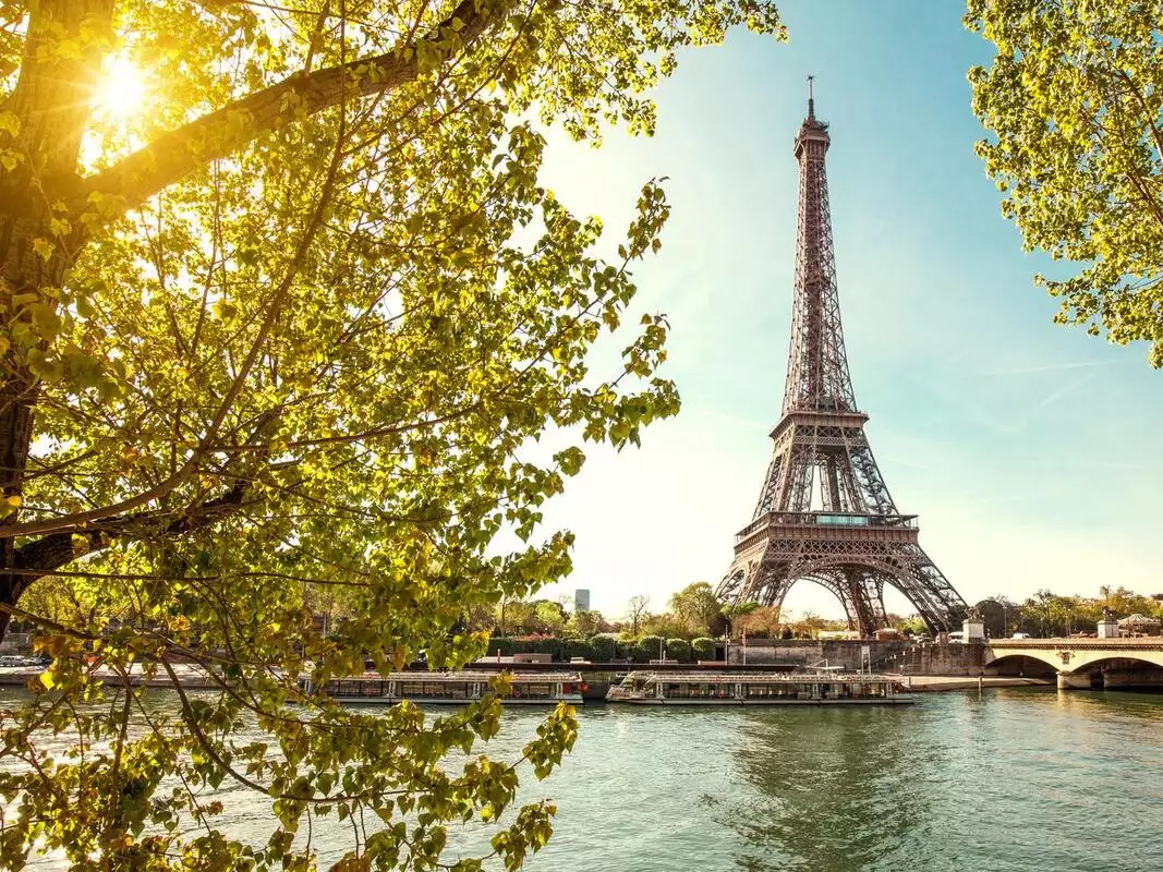 Study of the process of obtaining residency status in France France