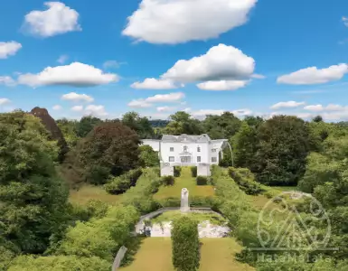 Magnificent Lynton Park - the Kent equivalent of Buckingham Palace - is on the market for £32m.