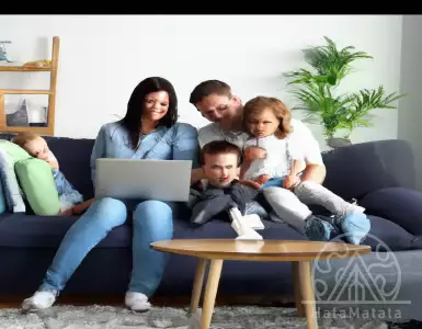 Immobiliari: emotional bonding and the sale of real estate by Italians.