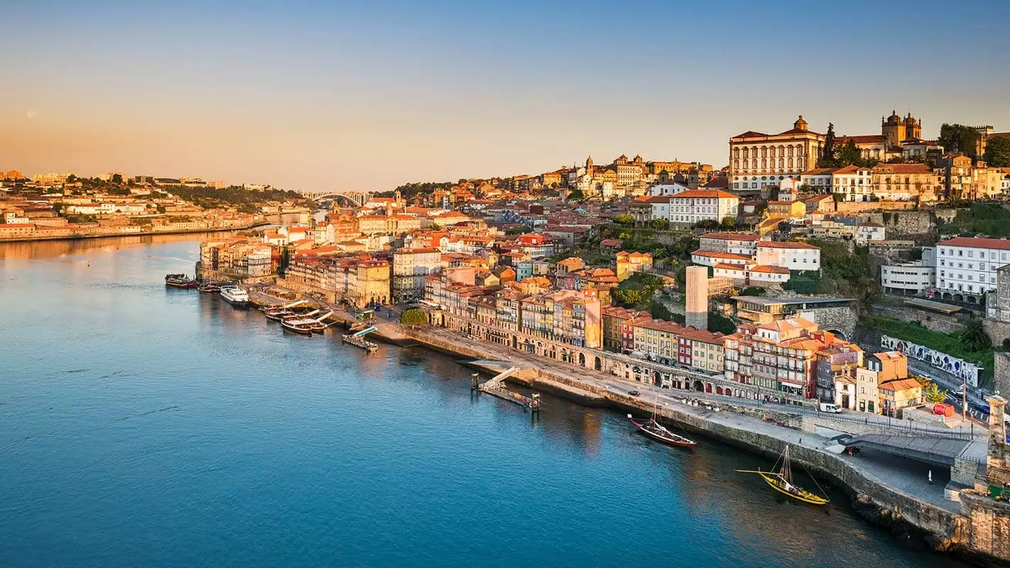 Studying the process of applying for a green card in Portugal.