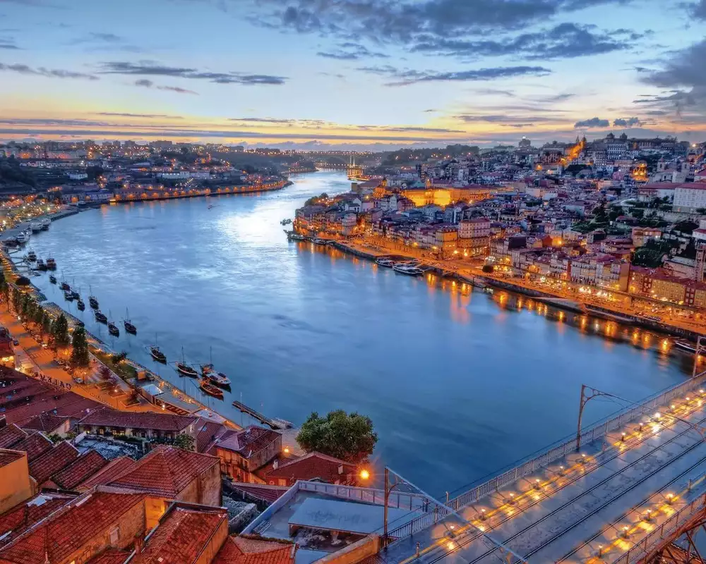 Features of getting a job in Portugal