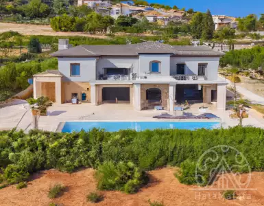 Modern house with water views in Mallorca for €24.5 million.
