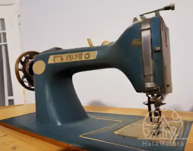 Working Singer sewing machine for children from the 1950s. Value?