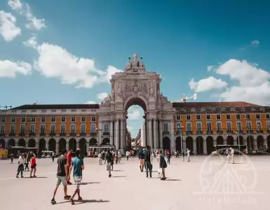 Studying the level of education in Portugal