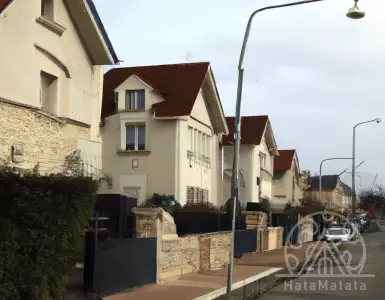 Real estate market crisis: price drop spreads across Ile-de-France after Paris.