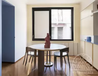 Updating an apartment in the 19th-century Roman style: preserving the atmosphere of antiquity.