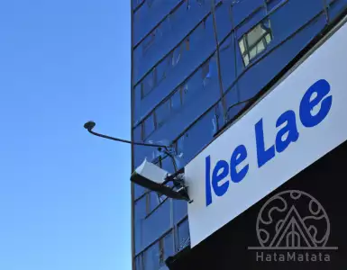 Collapse? Why commercial real estate didn't go bankrupt ... yet