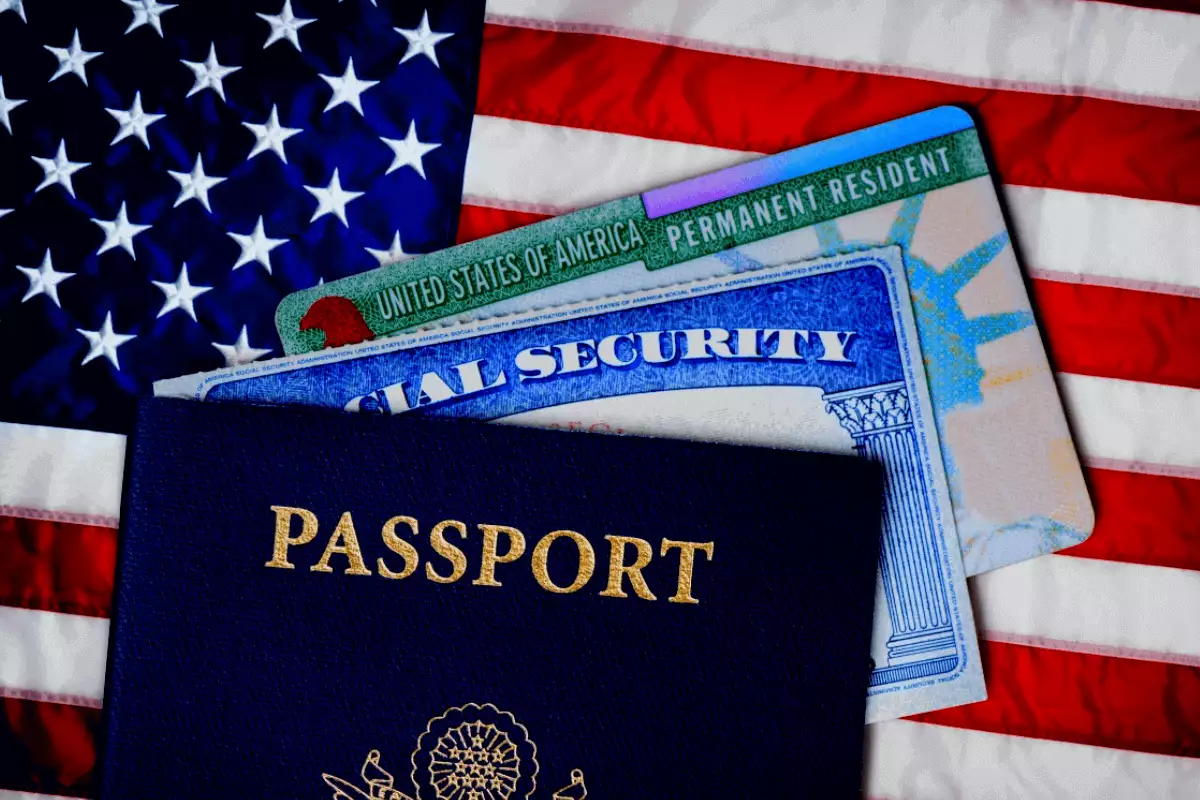 Disclosing the benefits of having a green card in the U.S.