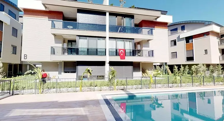 A neighborhood in Antalya with the poetic name of Lara.