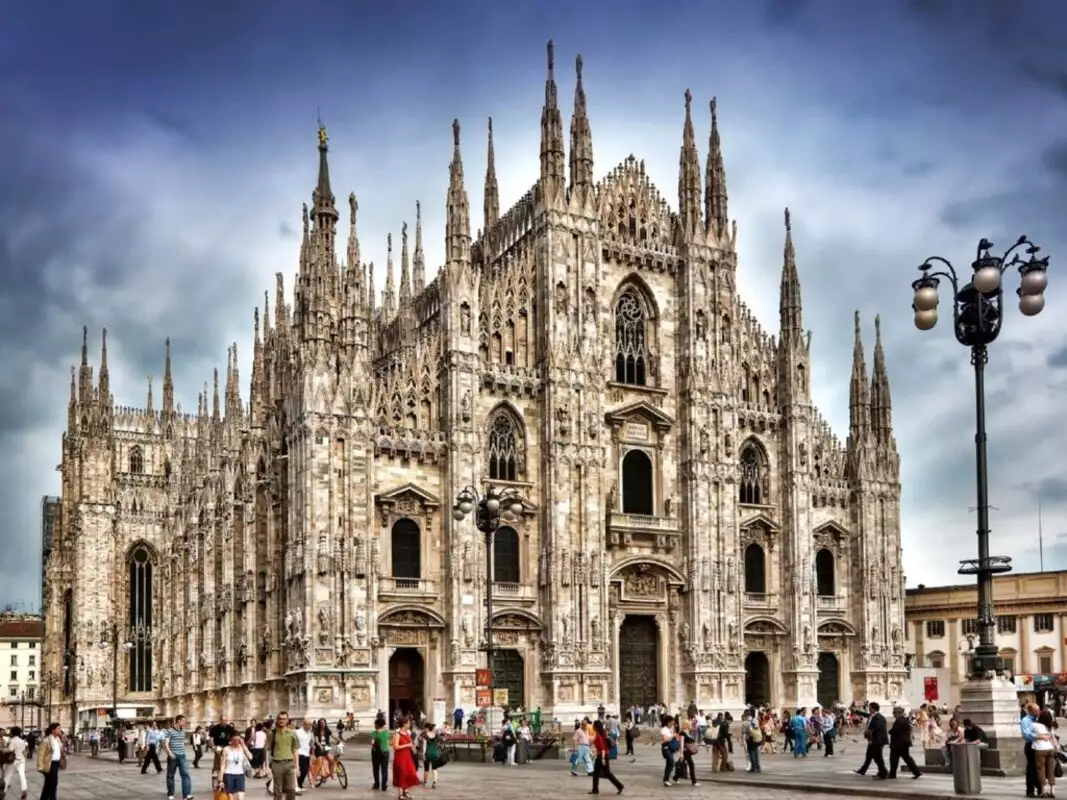 "How to obtain a Schengen visa for entry into Italy."