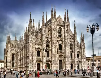 "How to obtain a Schengen visa for entry into Italy."