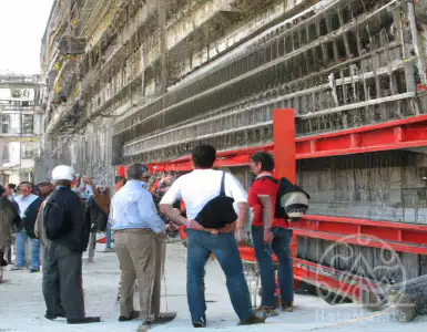 Students in Lisbon study the design of an earthquake-resistant building.