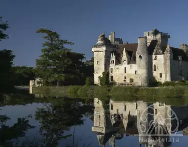 A 13th-century castle turned into a cozy corner of rural France: take a look inside.