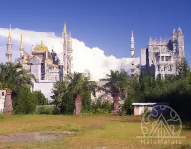 Inside an abandoned $200 million dollar castle complex in Turkey that resembles Disneyland is a deserted town.