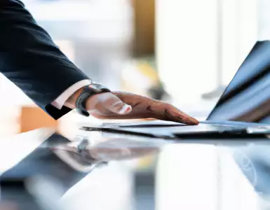 Minuteman Returns: Niel, a French billionaire, enters Proximus with prison housing and two-euro tariffs.