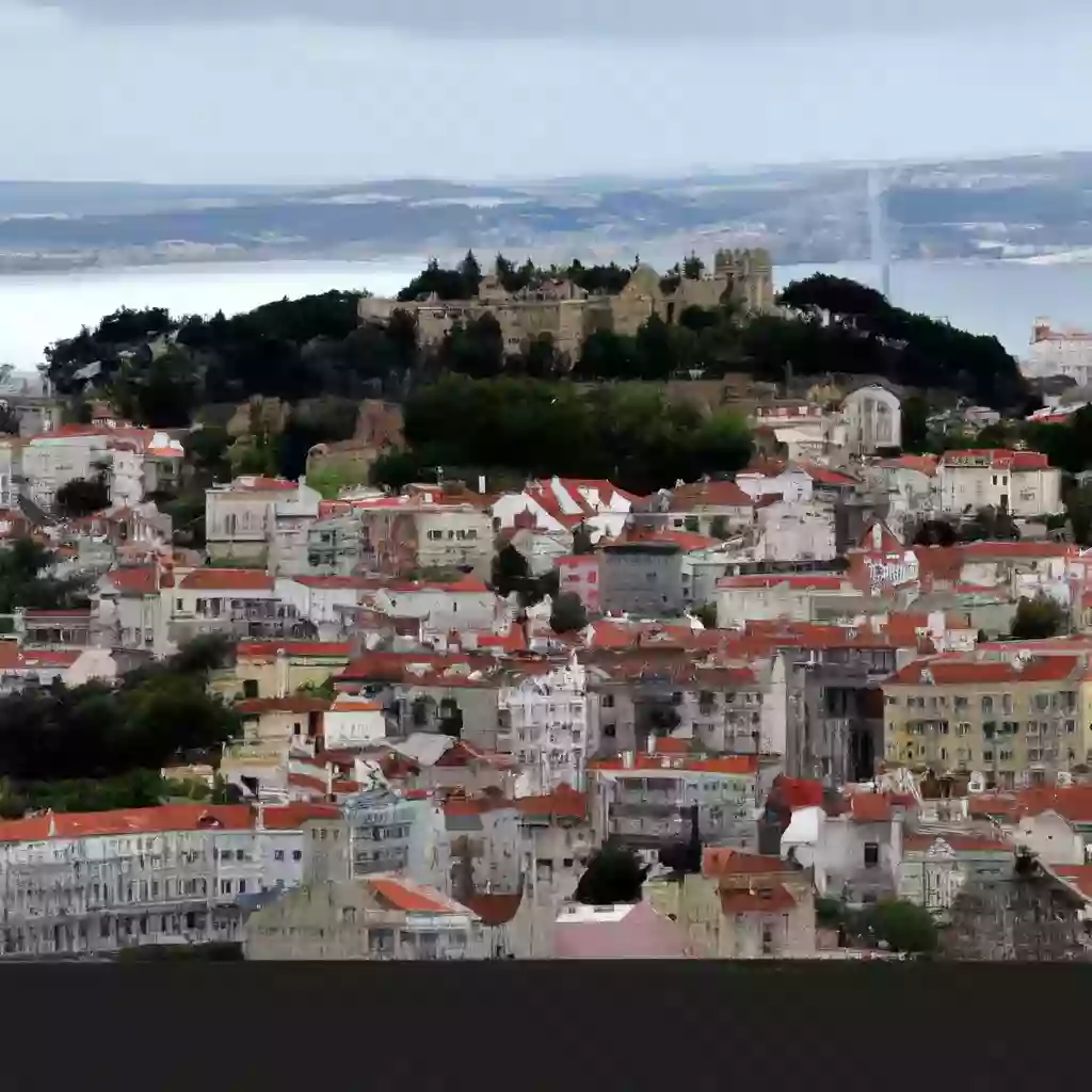 ЗАВОД в Лиссабоне хочет временно приостановить продажу недвижимости нерезидентам в Португалии