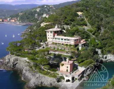 Bill Gates denies reports he bought a castle in Northern Italy for $60 million.