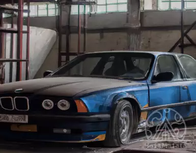 A warehouse with unsold BMW cars from the 1990s has been discovered in Bulgaria.
