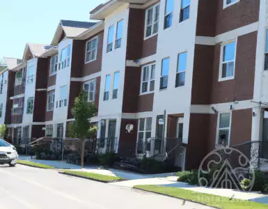 34.2 % Greeks spend income on rent: expensive housing costs in the EU