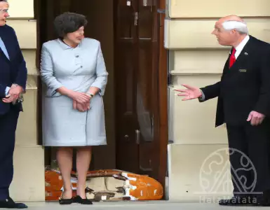 Boris Johnson leaves luxury estate to return to crisis-hit country