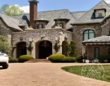 Kim Zolciak and Kroy Bierman struggle with the devastating mortgage process.
