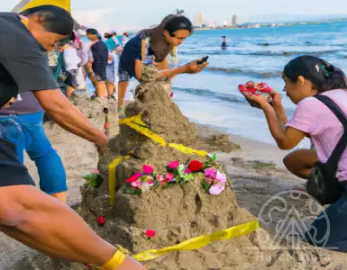Impressive event: a beautiful festival celebrating the creation of sand statues. Strict COVID-19 inspections.