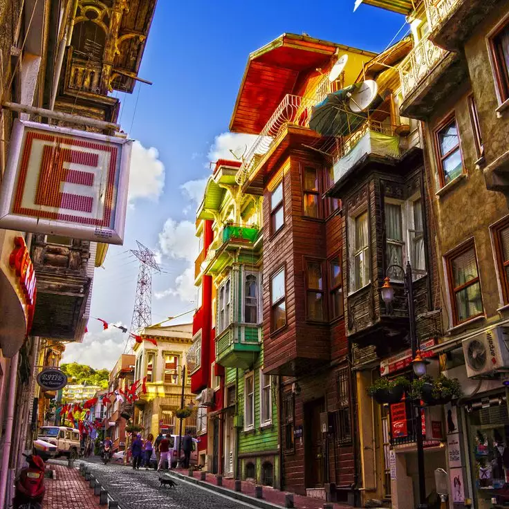 Avnavutkei is a haven for fishermen in Istanbul. Neighborhood and real estate overview.