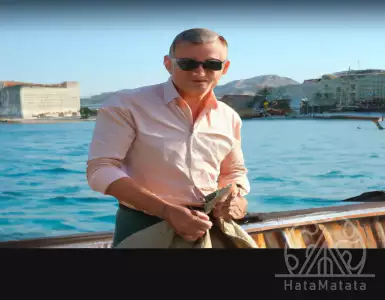 Live in a Greek resort that appeared in "The Glass Onion: The Mystery of the Knives Case"