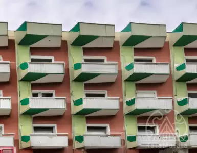 Revisiting cost levels. The sector endorses but warns: debt growth and delinquencies may increase and pose the risk of a new immobile bubble